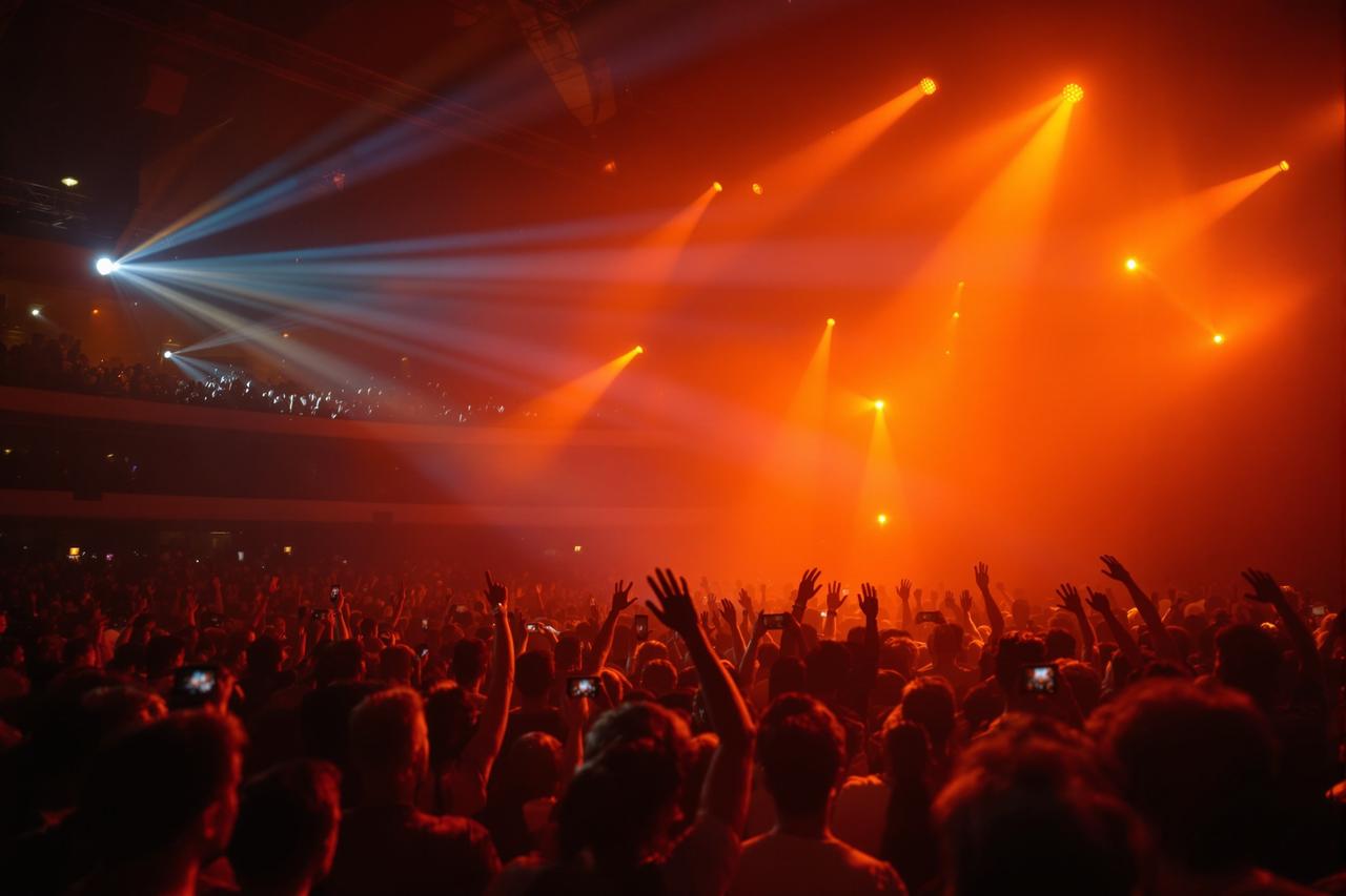 私人影院影迷见面会圆满举行，万名粉丝热情参与